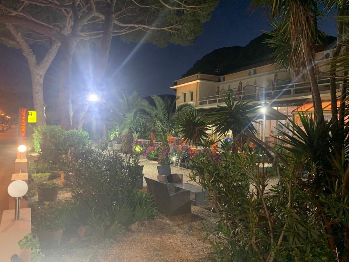 Logis Hotel Restaurant Le Kalliste Hyères Kültér fotó
